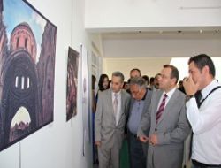 İlk mezunlar sergi açtı